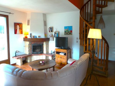 Villa Villa in Le Boulou with Scenic Hilltop Views - Features photo 16