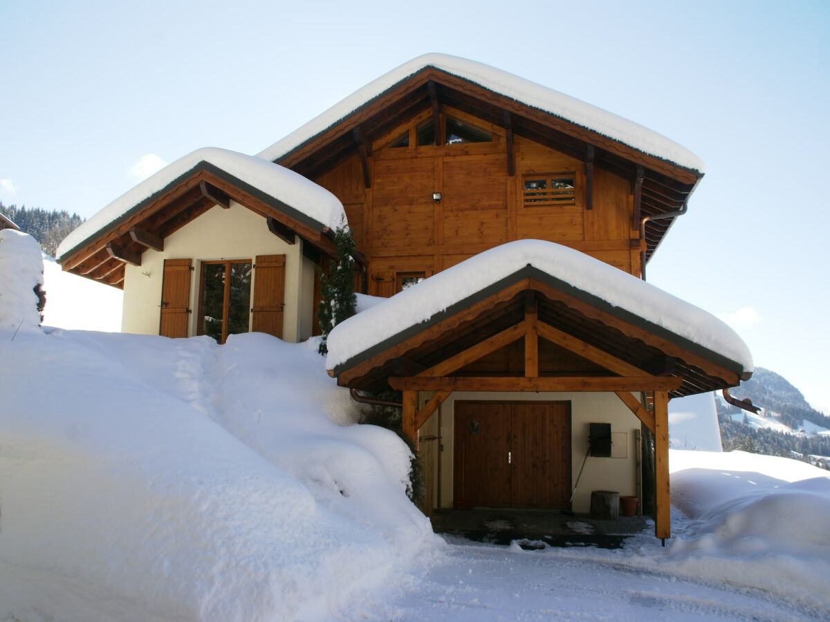 Chalet Chalet in Les Gets with Ski-In/Ski-Out Access - Outdoor photo 3