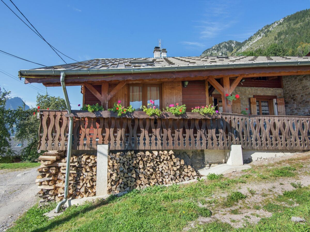 Chalet Chalet in Rhone Alpes with Stunning Views - Outdoor photo 2
