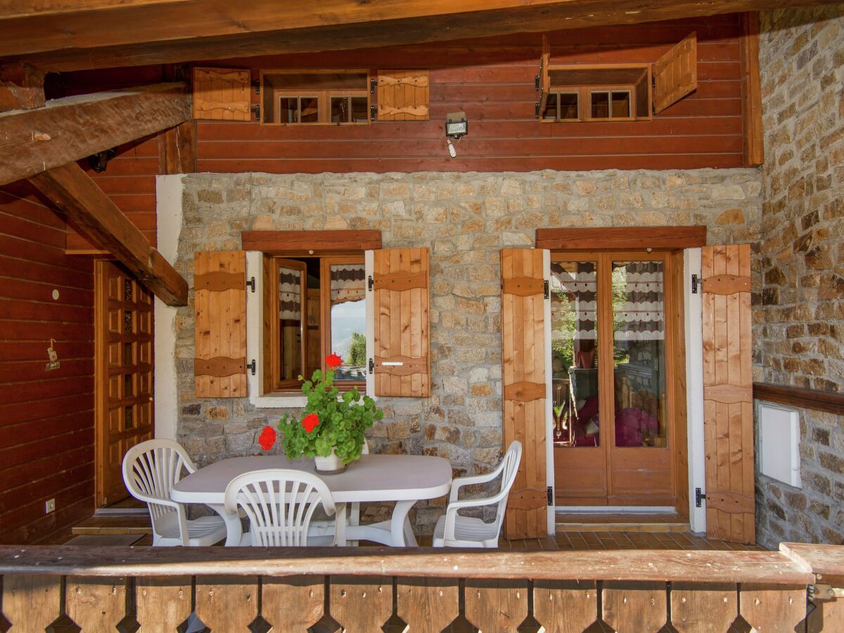 Chalet Chalet in Rhone Alpes with Stunning Views - Outdoor photo 3