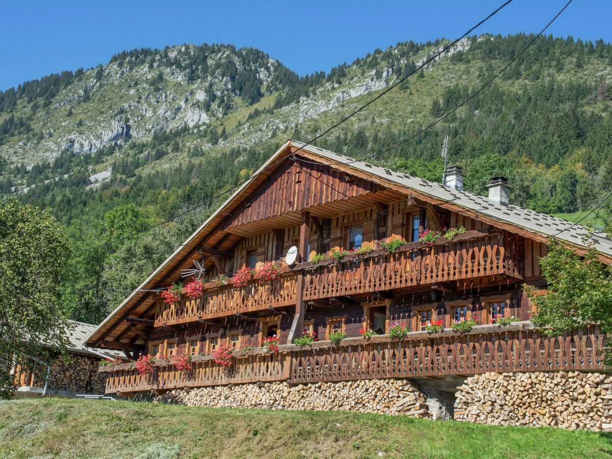 Chalet Chalet in Rhone Alpes with Stunning Views - Outdoor photo 5