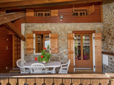 Chalet Chalet in Rhone Alpes with Stunning Views - Outdoor photo 3