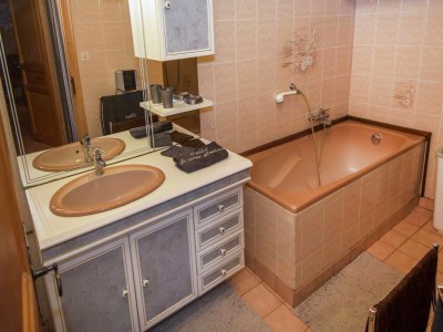 Chalet Chalet in Rhone Alpes with Stunning Views - Features photo 13