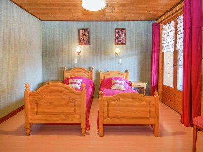 Chalet Chalet in Rhone Alpes with Stunning Views - Features photo 15