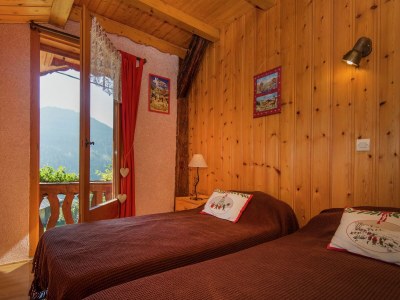Chalet Chalet in Rhone Alpes with Stunning Views - Features photo 19