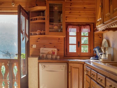 Chalet Chalet in Rhone Alpes with Stunning Views - Features photo 22