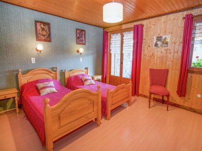 Chalet Chalet in Rhone Alpes with Stunning Views - Features photo 25