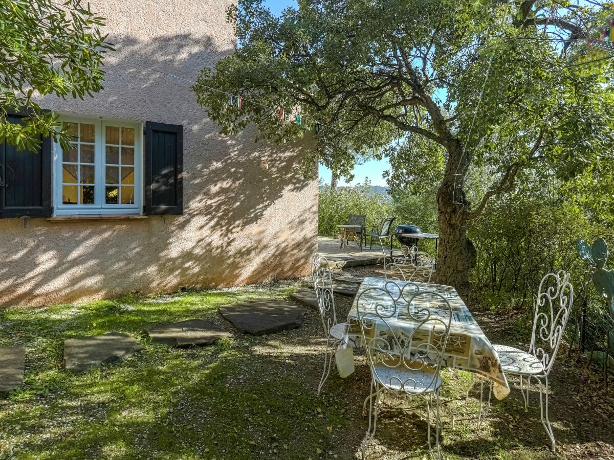 Holiday house Holiday Home in Bormes-les-Mimosas with Pool - Outdoor photo 3