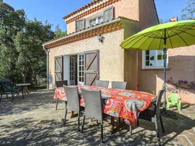 Holiday house Holiday Home in Bormes-les-Mimosas with Pool - Outdoor photo 8