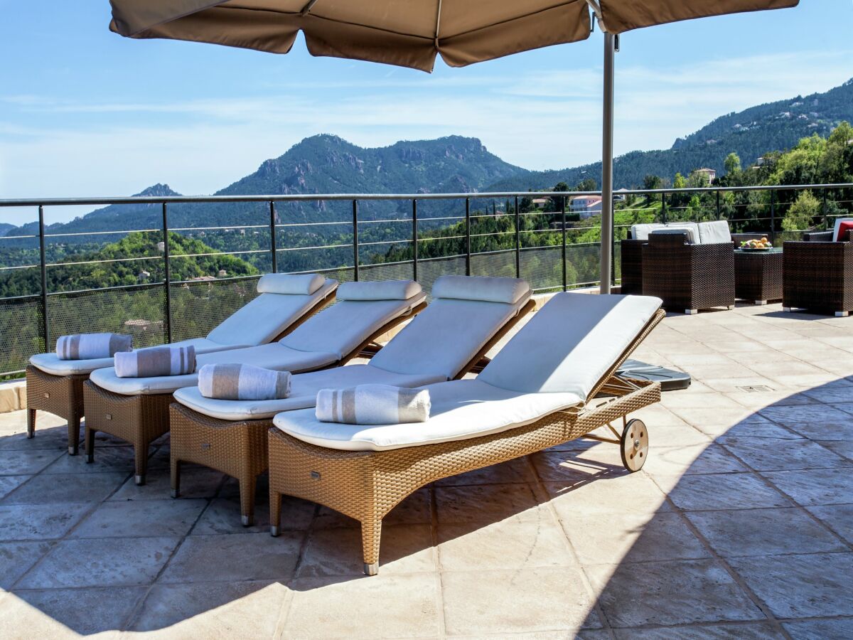 Villa Villa in Les Adrets with Pool & Hill Views - Outdoor photo 2