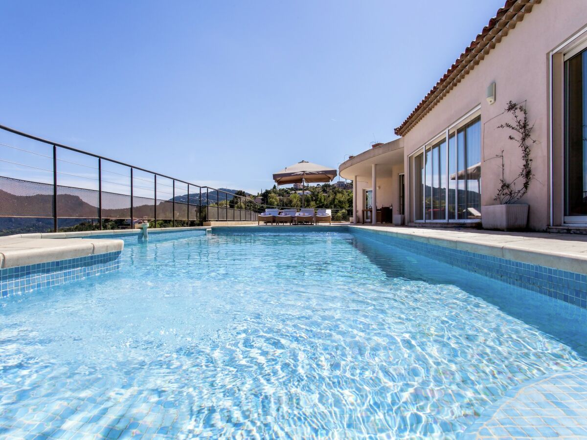 Villa Villa in Les Adrets with Pool & Hill Views - Outdoor photo 5