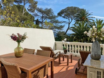 Apartment Villa on Côte d'Azur with Beachfront Views - Outdoor photo 2