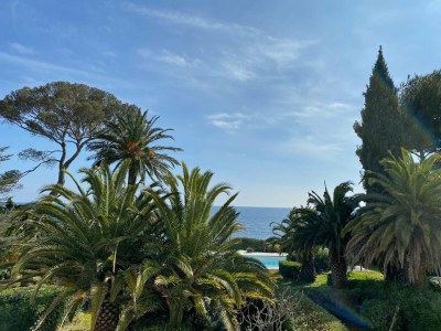 Apartment Villa on Côte d'Azur with Beachfront Views - Outdoor photo 4