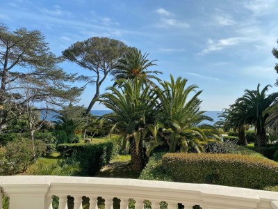 Apartment Villa on Côte d'Azur with Beachfront Views - Outdoor photo 5