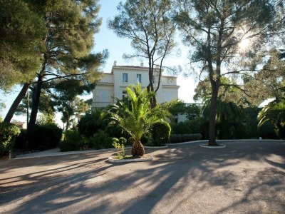 Apartment Villa on Côte d'Azur with Beachfront Views - Outdoor photo 6