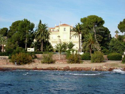 Apartment Villa on Côte d'Azur with Beachfront Views - Outdoor photo 8