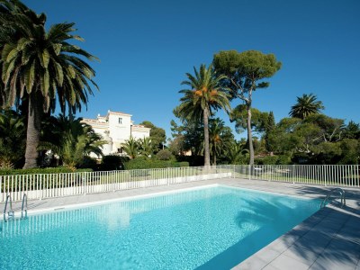 Apartment Villa on Côte d'Azur with Beachfront Views - Outdoor photo 9