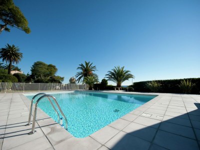 Apartment Villa on Côte d'Azur with Beachfront Views - Outdoor photo 12