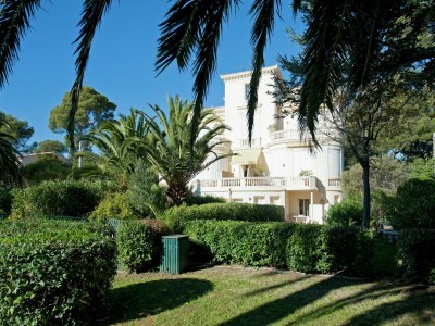 Apartment Villa on Côte d'Azur with Beachfront Views - Outdoor photo 13