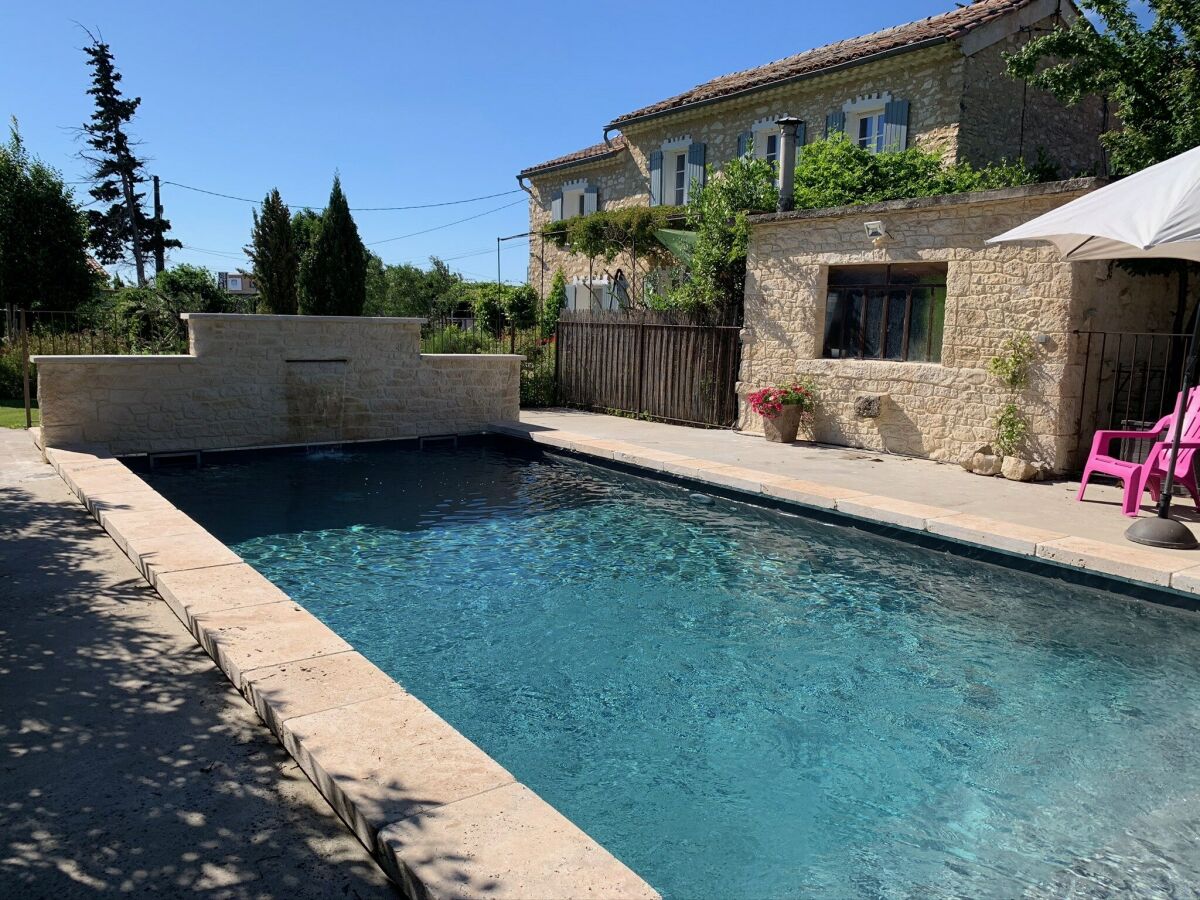 Villa Farmhouse in Carpentras with Pool
