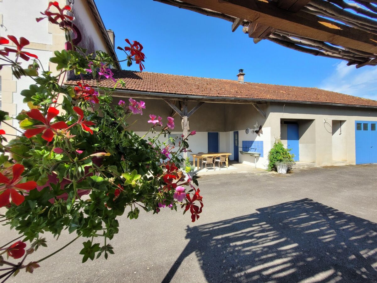 Holiday house Holiday Home in Limousin near Forest - Outdoor photo 2