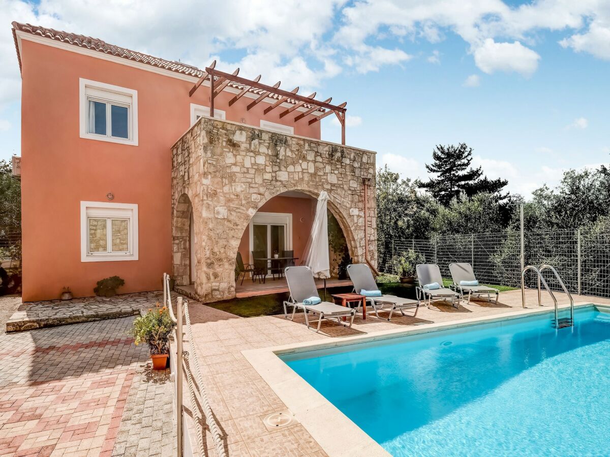 Villa Villa in Kalamitsi bei Weißen Bergen