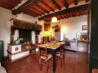 Farmhouse Luxuriöses Bauernhaus in Rufina mit Terrasse - Features photo 18
