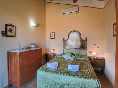 Holiday house Cottage in Todi with Pool and Terrace - Features photo 10
