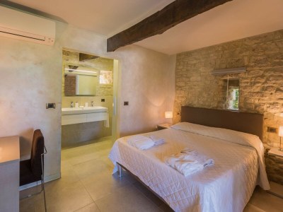 Villa Scenic villa with heated pool - Features photo 30