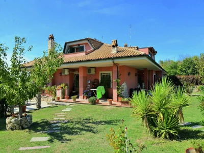 Villa Villa in Monterotondo with Pool & Tiber Views - Outdoor photo 3