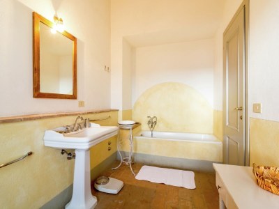 Villa Villa in Rome with Pool & Garden - Features photo 27