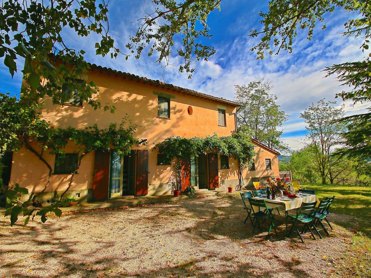 Farmhouse Tranquil Haven in Todi Countryside - Outdoor photo 4