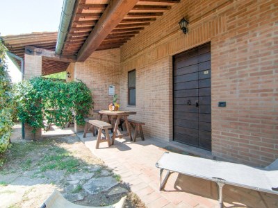 Farmhouse Belvilla by OYO Large Farmhouse with Pool - Outdoor photo 11