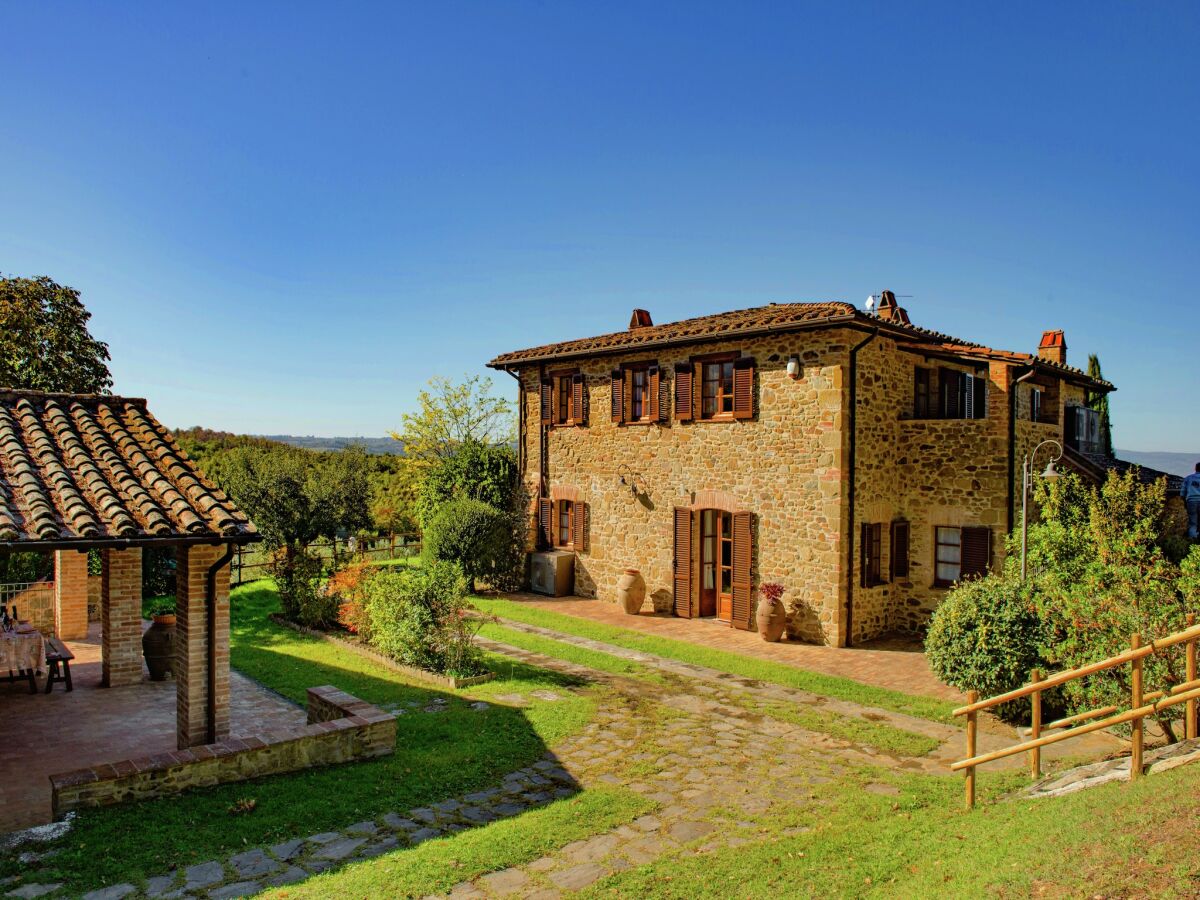 Farmhouse Farmhouse in Città della Pieve with Pool