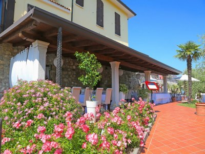 Holiday house Wunderschönes Ferienhaus mit Seeblick in Soiano del Lago - Outdoor photo 36
