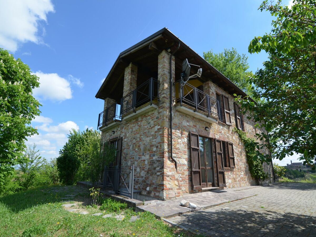 Villa Schöne Villa in Ziano Piacentino inmitten von Weinbergen