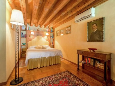 Castle Villa in Venice with Private Pool & Park - Features photo 17