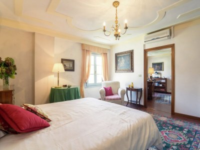 Castle Villa in Venice with Private Pool & Park - Features photo 23