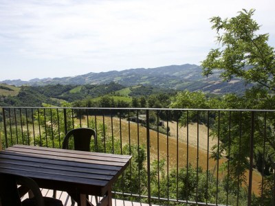 Apartment Stay with Balcony Views - Outdoor photo 2