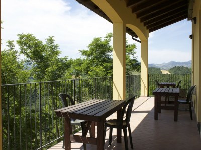 Apartment Stay with Balcony Views - Outdoor photo 3