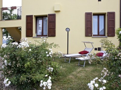 Apartment Stay with Balcony Views - Outdoor photo 8