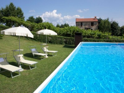 Apartment Stay with Balcony Views - Outdoor photo 9