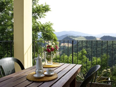 Apartment Stay with Balcony Views - Outdoor photo 10