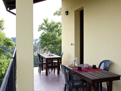 Apartment Stay with Balcony Views - Outdoor photo 16