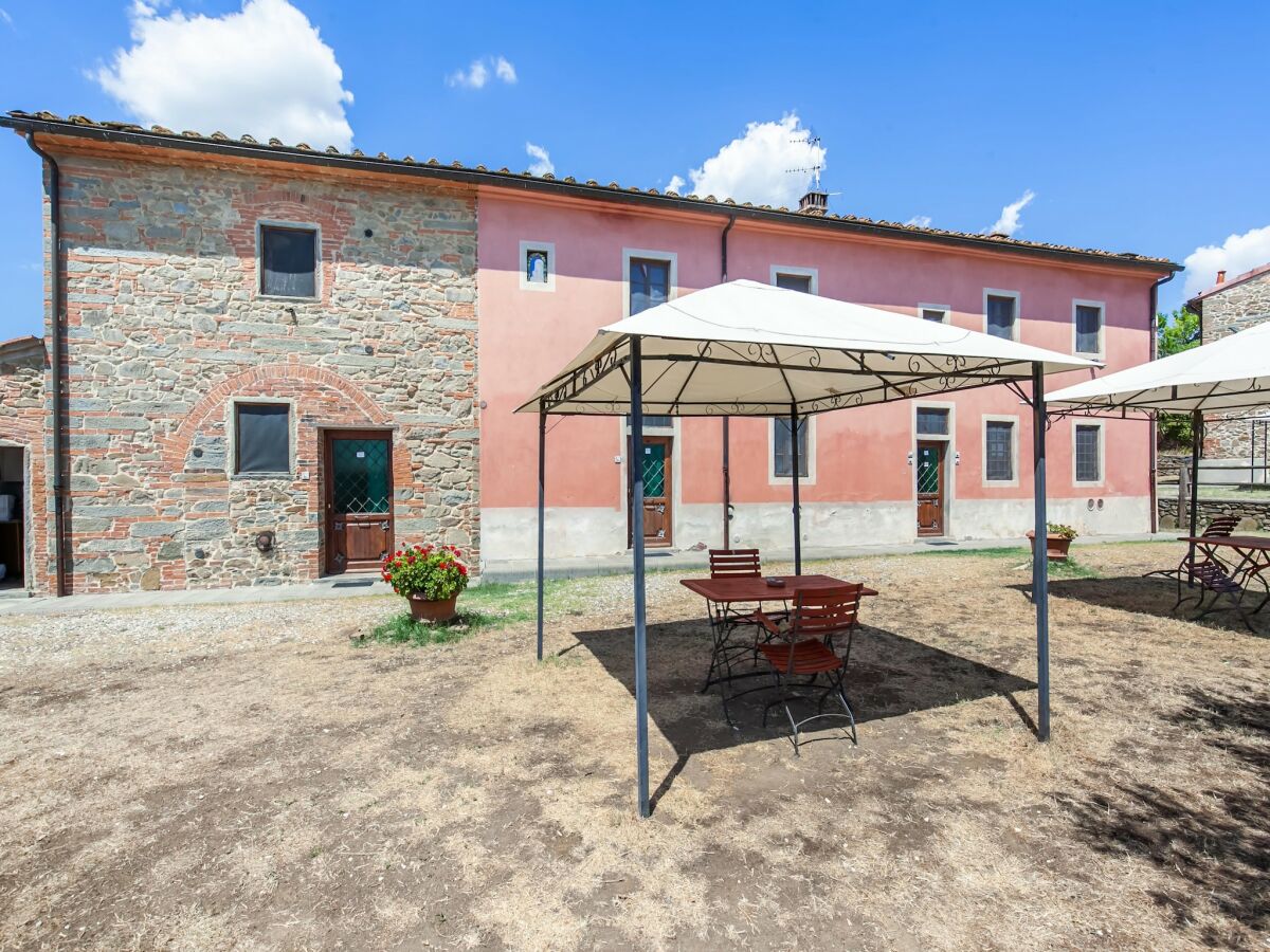 Holiday house Gemütliches Ferienhaus in Capraia e Limite mit Swimminpool - Outdoor photo 2