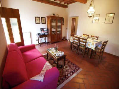 Chalet Farmhouse in Poppi with Pool & Forest Nearby - Features photo 11