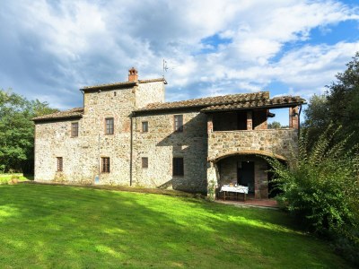 Holiday house Authentic farmhouse with pool in Ambra - Holiday house