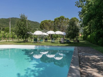 Holiday house Authentic farmhouse with pool - Outdoor photo 6