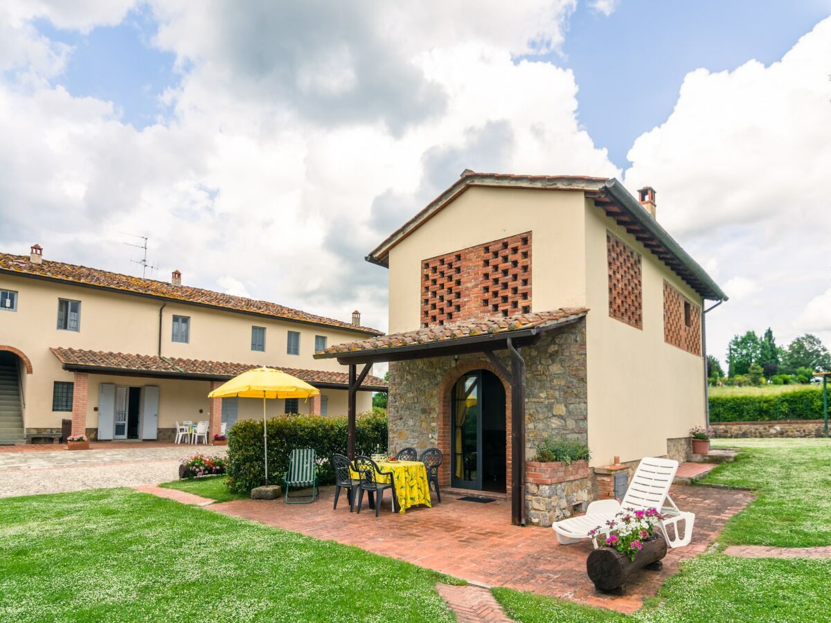 Farmhouse Farmhouse with Pool View