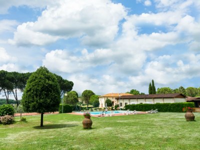 Farmhouse Farmhouse with Pool View - Outdoor photo 11